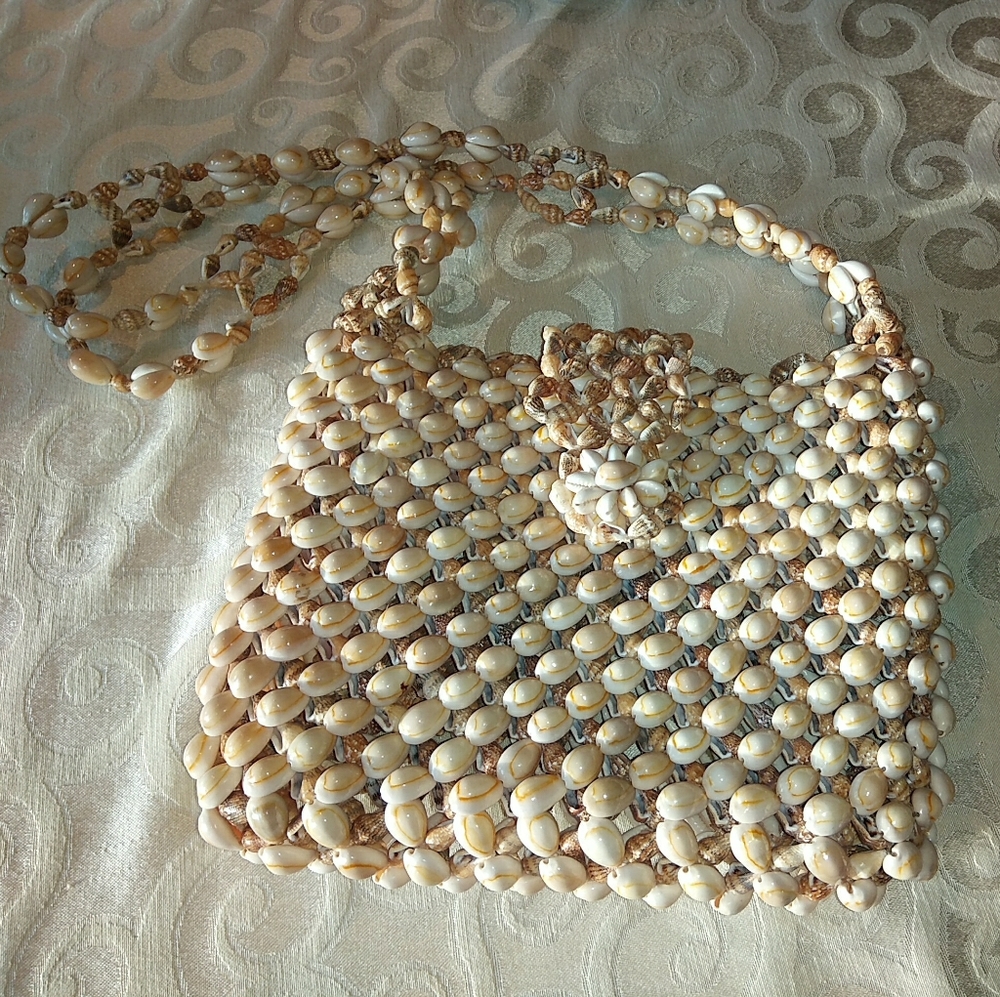 Puka 100% Seashell Shoulder  Handbag Purse EUC